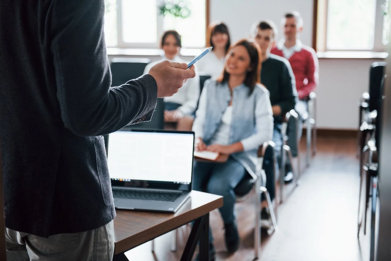 Formation des Employés à la GED : Par Où Commencer ?